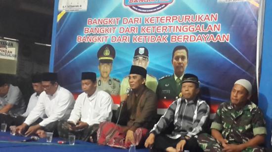 Berangkat Umroh Camat Taufik Alami Minta Doa Ulama