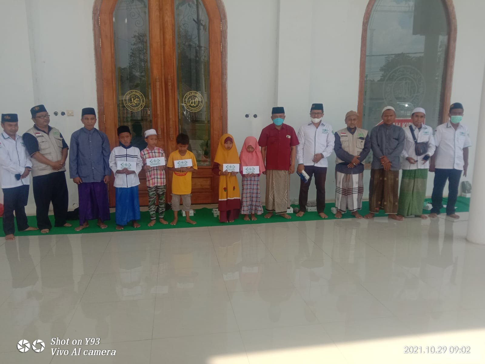 Bahagiakan Yatim dan Berbagi Quran untuk Komunitas