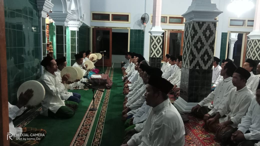 Seni Hadrah Ishari Buka Acara Maulid Nabi di Tongas Probolinggo