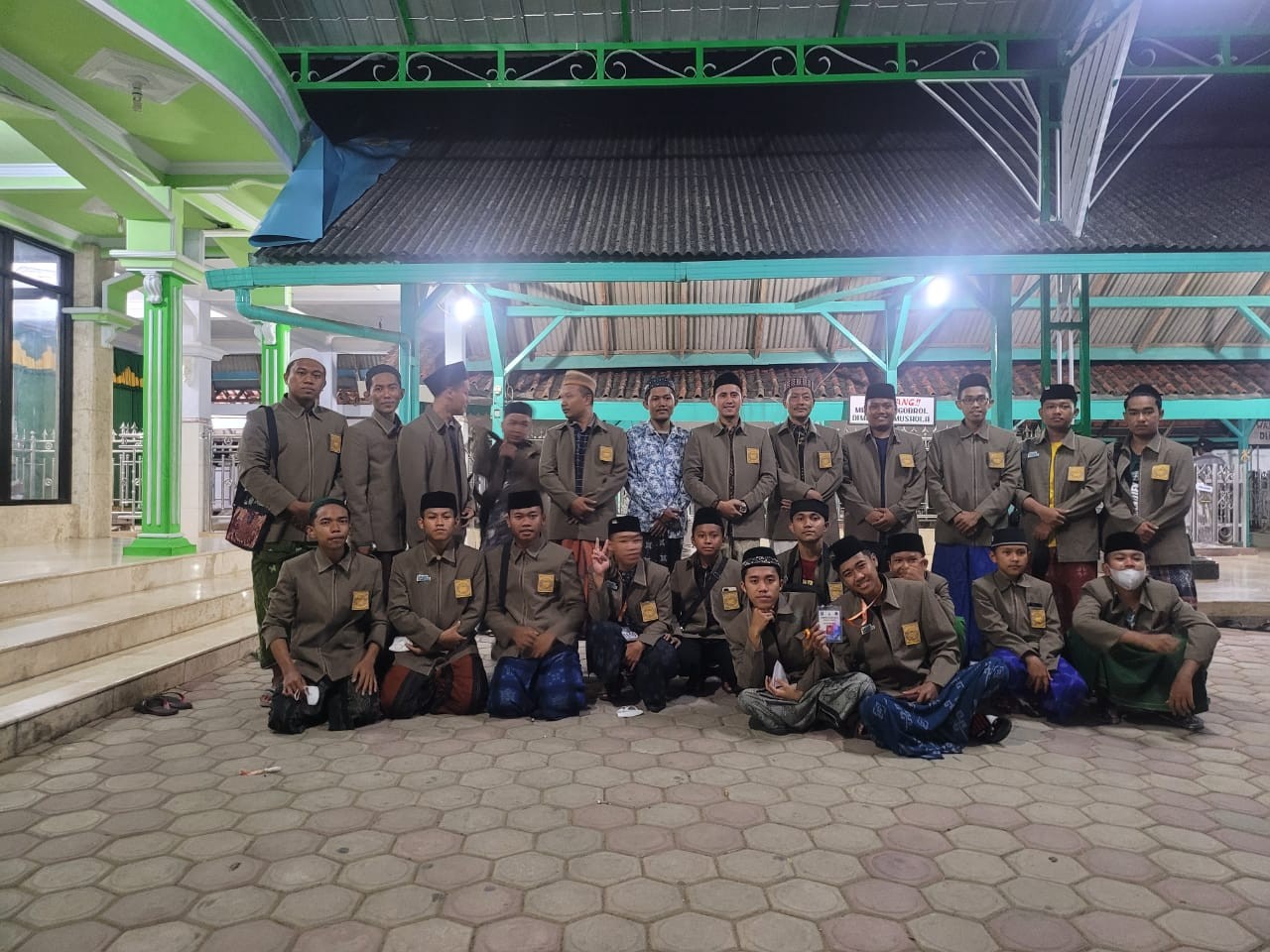 Kafilah MTQ Kabupaten Probolinggo Ziarah, Begini Kisah Pesarean Batu Ampar Madura