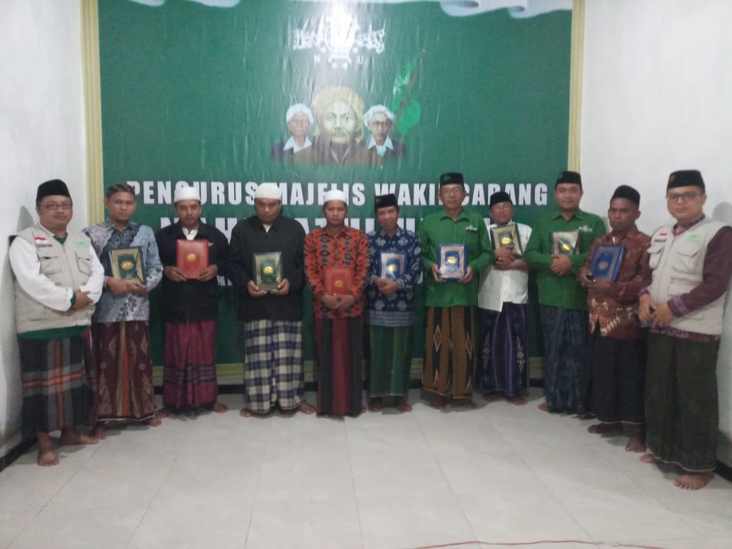 Lazisnu Wakafkan Puluhan Al Quran di Bantaran