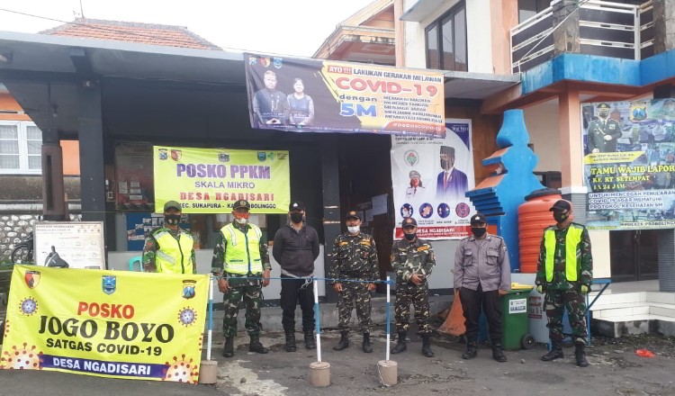 Banser Probolinggo Bantu Penyekatan Pengunjung Yadnya Kasada Suku Tengger