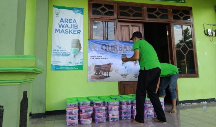 PCNU Kabupaten Probolinggo Distribusi Ratusan Paket Daging Kurban