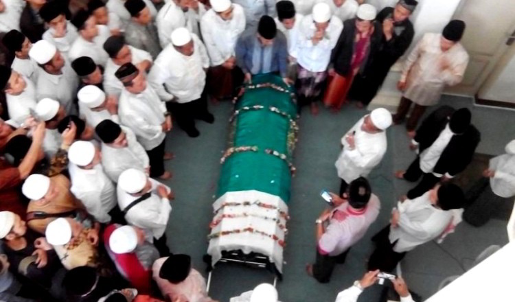 Posisi Kepala Jenazah Saat Diantarkan ke Kuburan di Depan Atau di Belakang? Ini Jawabannya